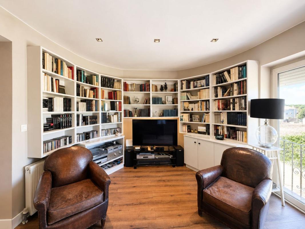 Properties for sale and rent in Spain photo 4