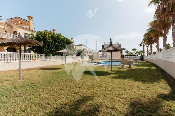 Chalet adosado en Lomas de Cabo Roig, Orihuela photo 1