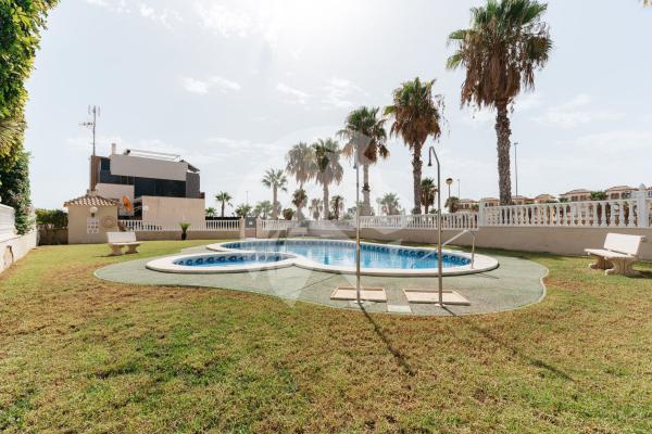 Chalet adosado en Lomas de Cabo Roig, Orihuela thumbnail 1