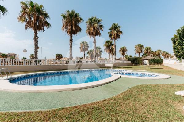 Chalet adosado en Lomas de Cabo Roig, Orihuela thumbnail 2
