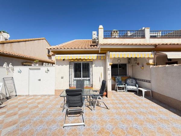 Chalet wolnostojący na sprzedaż w  Casa o chalet en La Regia, Orihuela, Orihuela photo 1