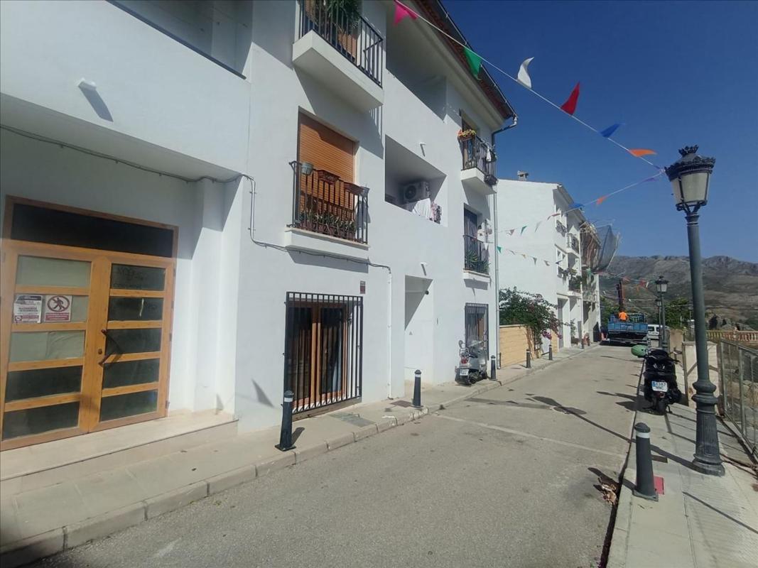 Propiedades en venta y alquiler en España photo 1