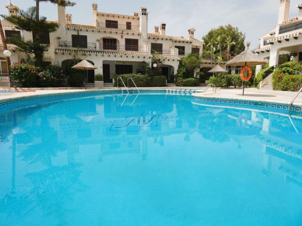 Chalet pareado en Calle el Poniente, 43, Cabo Roig, Orihuela photo 1