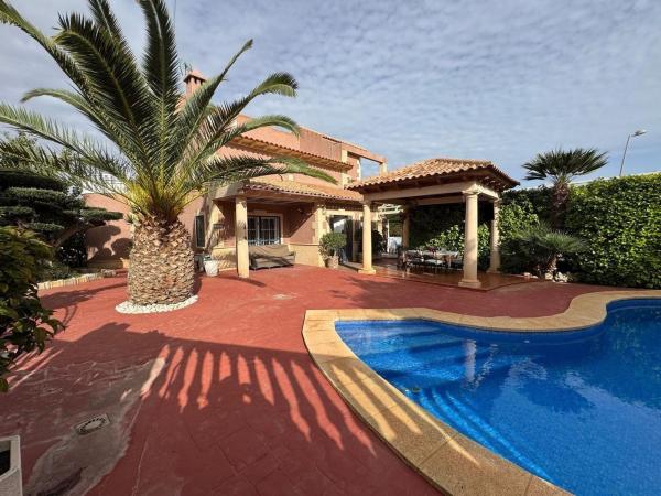 Casa o chalet independiente en Avenida de Torrevieja, Los Balcones - Los Altos del Edén, Torrevieja photo 1