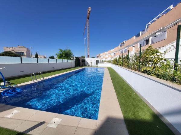 Chalet adosado en Calle Antonio Godoy, 11, Zona Pueblo, Pilar de la Horadada photo 1