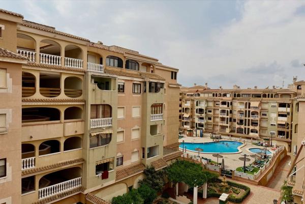 Sprzedaż mieszkania w Piso en Calle de Orihuela, 73, Parque de las Naciones, Torrevieja, Torrevieja
photo 1