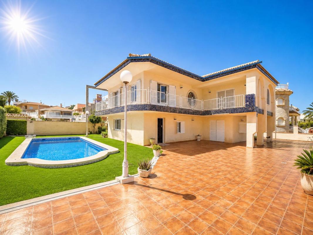 Sprzedaż niezależnego domku jednorodzinnego w  Casa o chalet en La Zenia, Orihuela, Orihuela photo 2