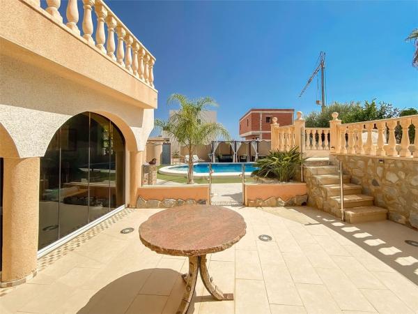 Частный шале на продаже в Casa o chalet en Centro de la Ciudad Quesada, Rojales, Рохалес thumbnail 2