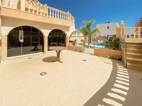 Частный шале на продаже в  Casa o chalet en Centro de la Ciudad Quesada, Rojales, Рохалес photo 4
