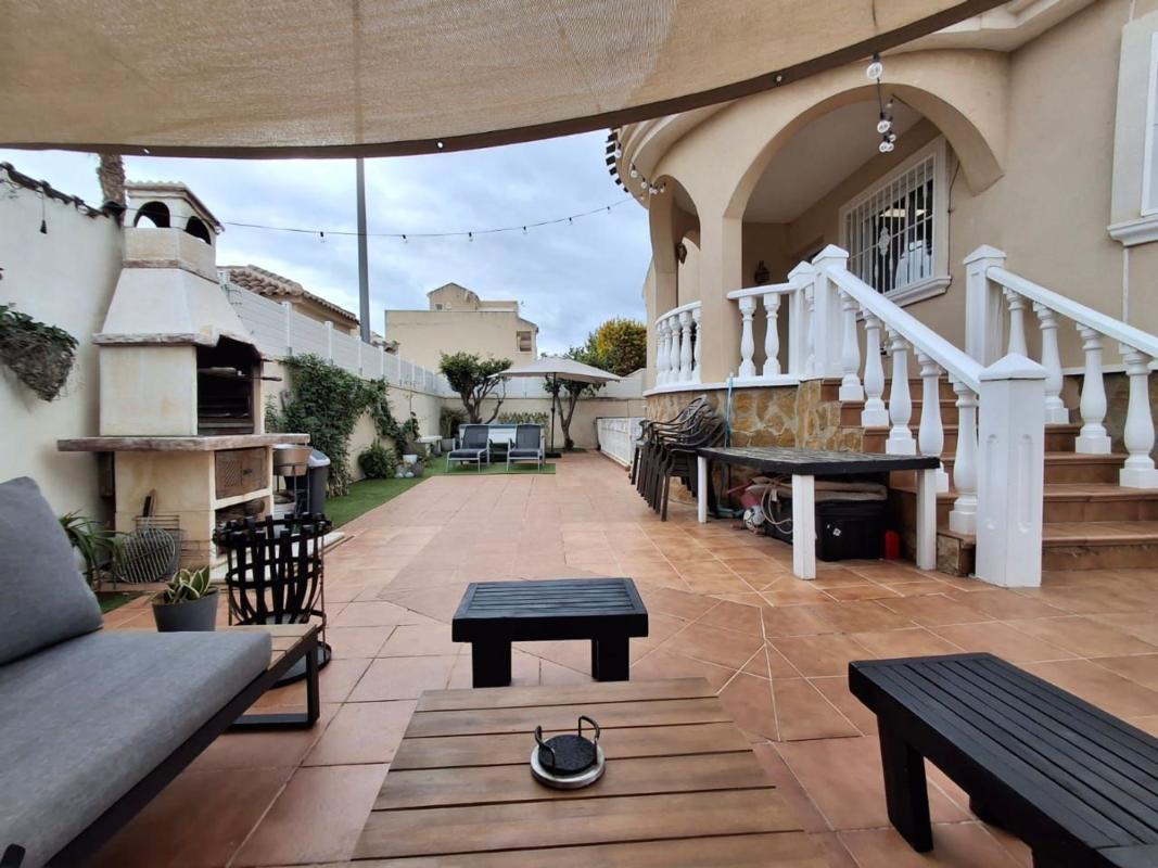 Properties for sale and rent in Spain photo 2