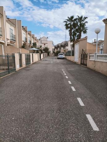 Chalet adosado en El Moll, 5, Urbanizaciones, Guardamar del Segura thumbnail 2