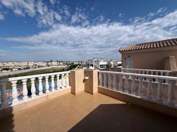 Mieszkanie na sprzedaż w  Piso en Calle las Tortolas, La Siesta - El Salado - Torreta, Torrevieja, Torrevieja photo 1