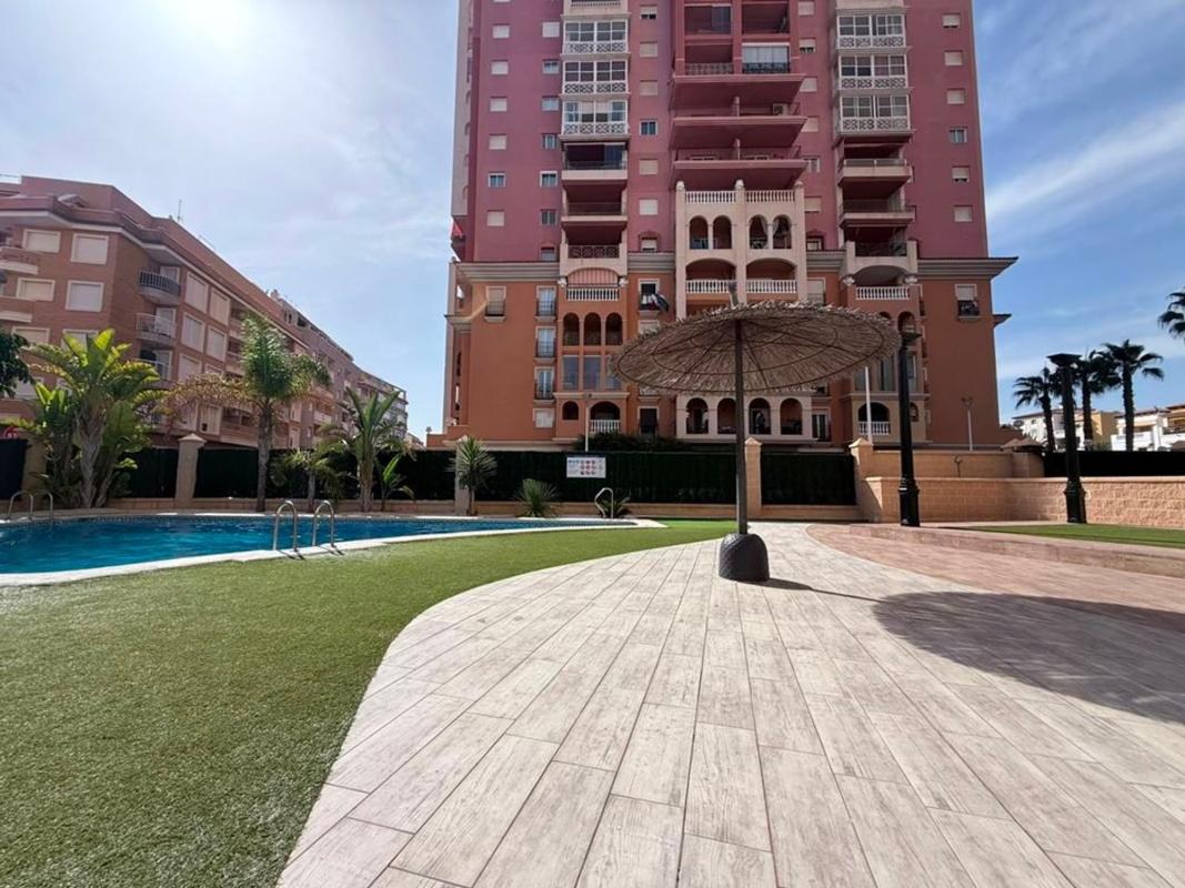 Venta de piso en Piso en Avenida Roentgen, Zona los Frutales, Torrevieja, Torrevieja
photo 2
