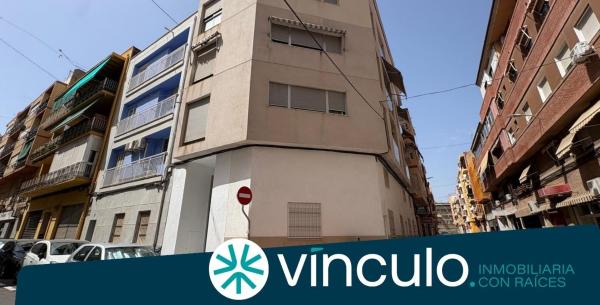 Venta de piso en Piso en Calle San Pablo, Carolinas Altas, Alicante / Alacant, Alicante / Alacant
photo 1