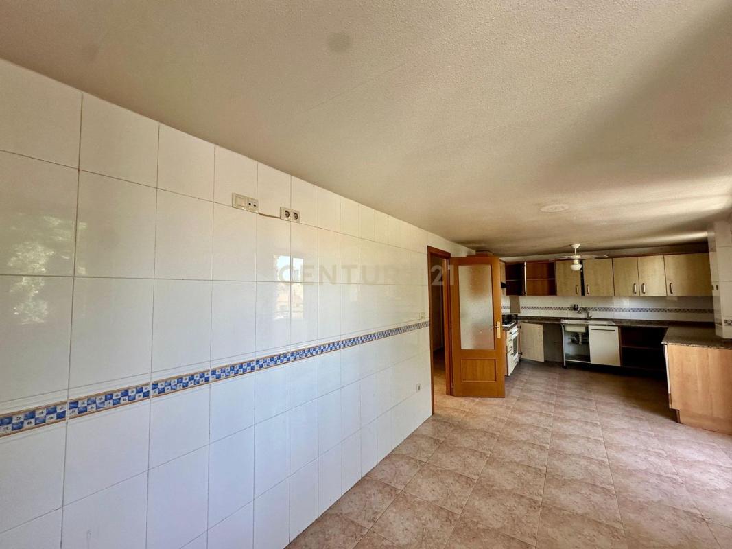 Properties for sale and rent in Spain photo 5
