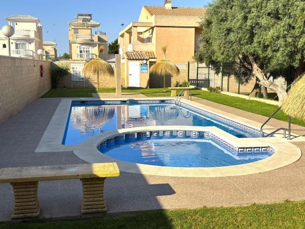 Chalet adosado en Aguas Nuevas, Torrevieja thumbnail 1