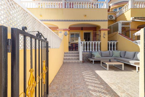 Chalet adosado en Calle Fluorita, La Regia, Orihuela thumbnail 1