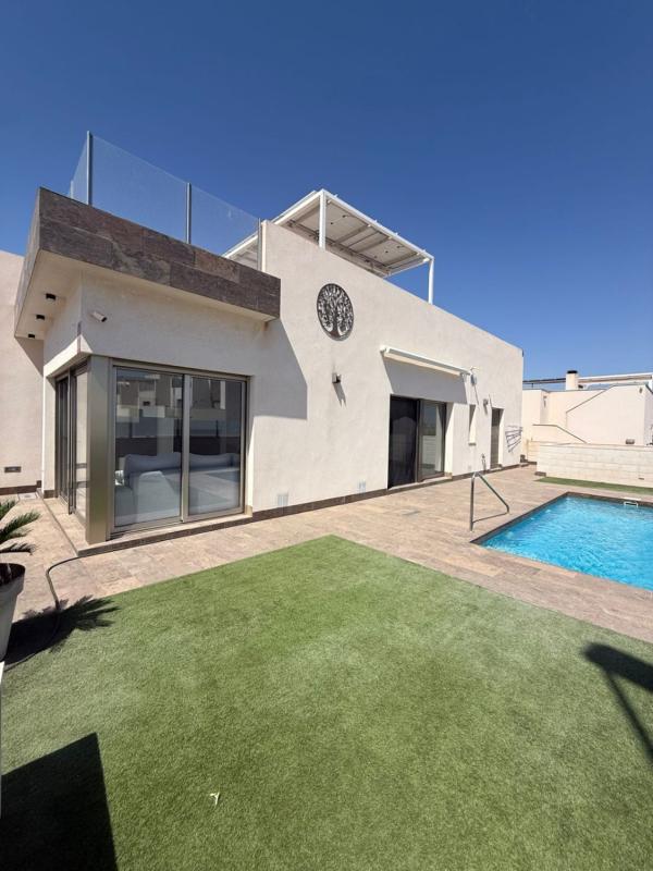 Продажа отдельного шале в  Casa o chalet en Villamartín, Orihuela, Ориуэла photo 2