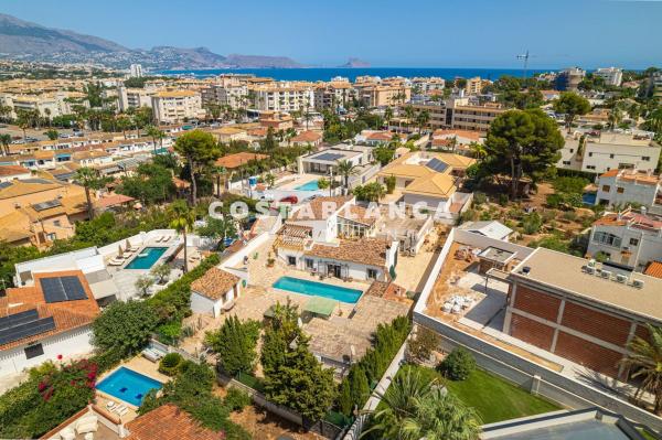 Частный шале на продаже в  Casa o chalet en Calle Urà, L'Albir, Alfaz del Pi, Алфаз дель Пи photo 1