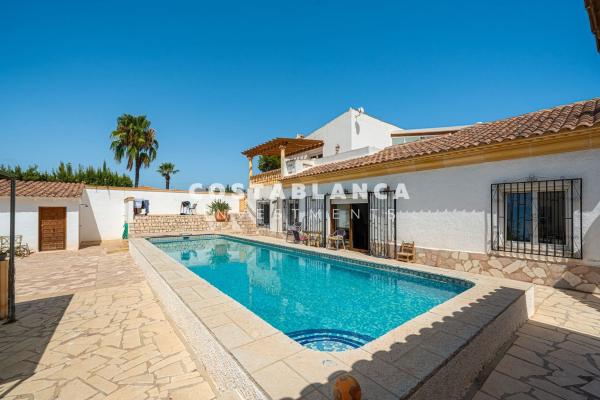Частный шале на продаже в  Casa o chalet en Calle Urà, L'Albir, Alfaz del Pi, Алфаз дель Пи photo 2