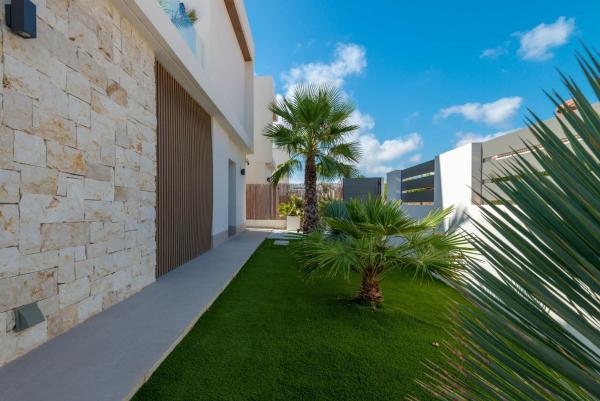Casa o chalet independiente en Avenida Torrevieja Mz II, Monte Zenia, Orihuela thumbnail 2