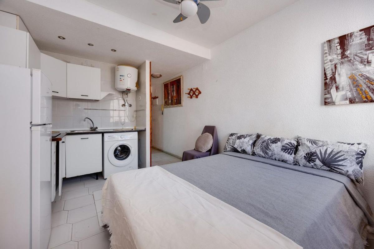 Продажа студии в Estudio en Centro - Muelle Pesquero, Torrevieja, Торревьеха photo 2