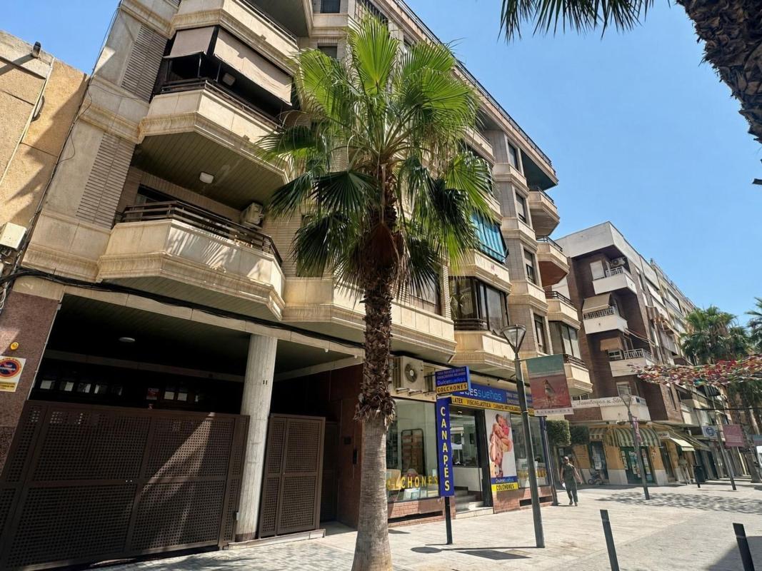 Venta de piso en Piso en Calle Fotógrafos Darblade, Centro - Muelle Pesquero, Torrevieja, Torrevieja
photo 1