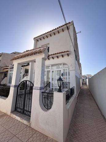 Chalet pareado en Calle Belice, Las Filipinas, Orihuela photo 1