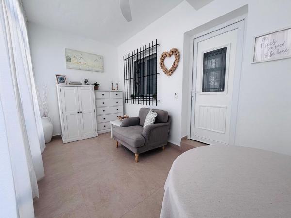 Chalet pareado en Calle Belice, Las Filipinas, Orihuela thumbnail 1