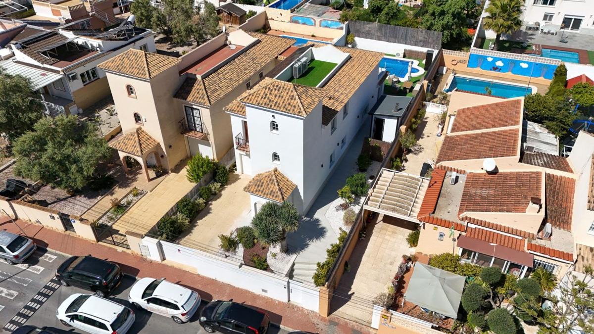 Sprzedaż niezależnego domku jednorodzinnego w Casa o chalet en Los Balcones - Los Altos del Edén, Torrevieja, Torrevieja photo 2