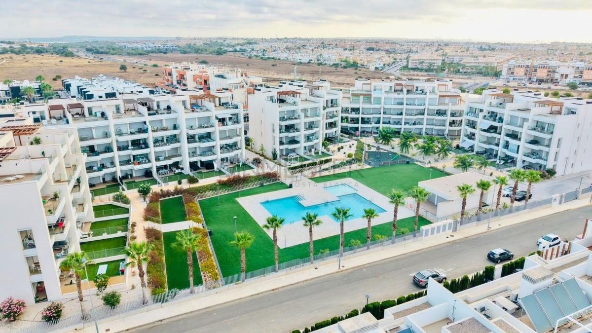 Продажа квартиры на Piso en Villamartín, Orihuela, Ориуэла
photo 1