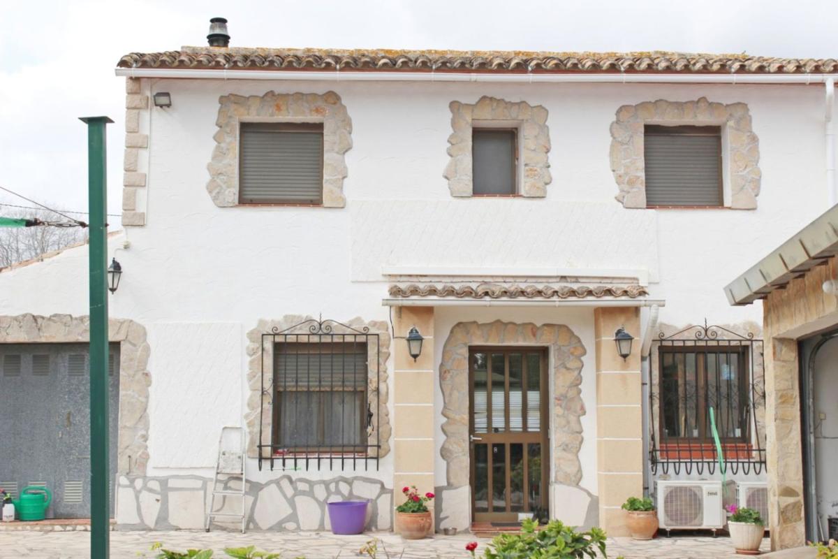 Propiedades en venta y alquiler en España photo 1