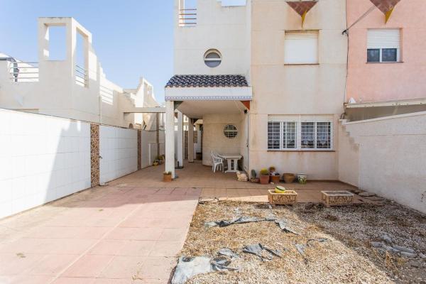 Casa o chalet independiente en Calle Paloma, La Siesta - El Salado - Torreta, Torrevieja thumbnail 2