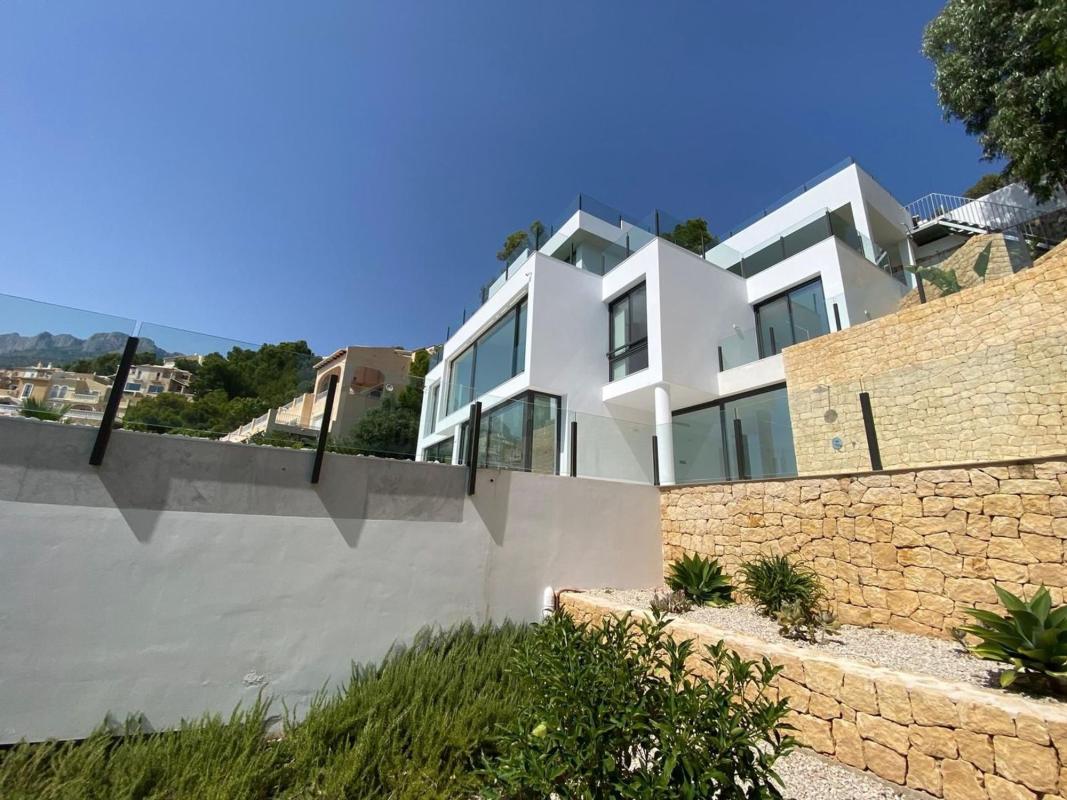 Properties for sale and rent in Spain photo 3