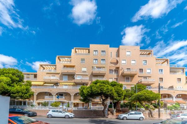 Piso en venta en  Piso en Calle Arrecife s/n, Punta Prima, Torrevieja, Torrevieja photo 2