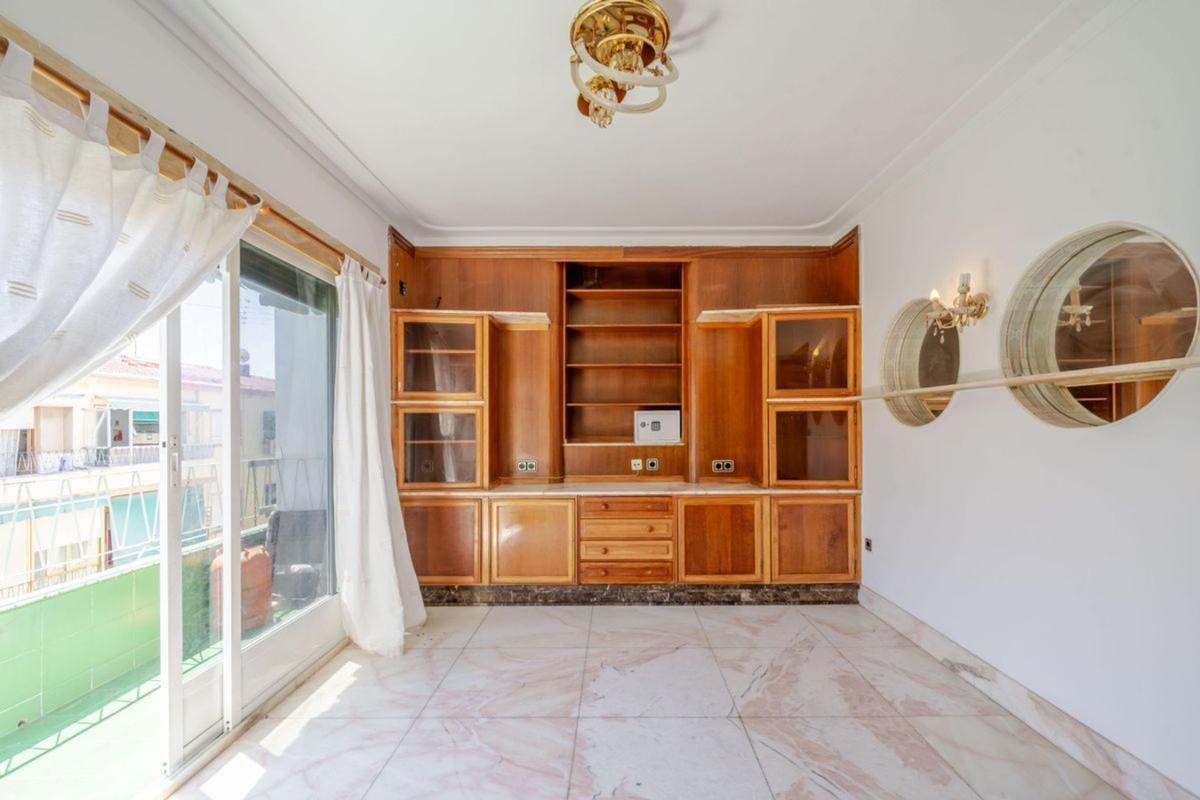 Продажа квартиры на Piso en Calle del Doctor Bergez, Carolinas Altas, Alicante / Alacant, Аликанте / Алакант
photo 2
