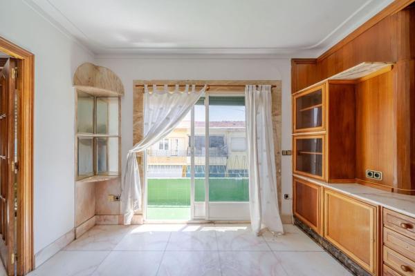 Продажа квартиры на Piso en Calle del Doctor Bergez, Carolinas Altas, Alicante / Alacant, Аликанте / Алакант
thumbnail 2