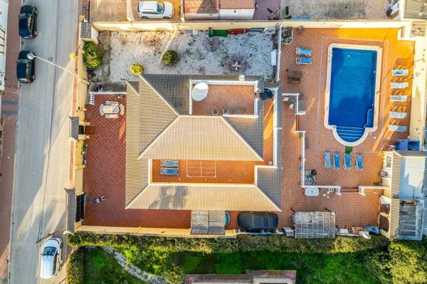 Casa o chalet independiente en Calle San Julián, Puerto Deportivo, Torrevieja thumbnail 2