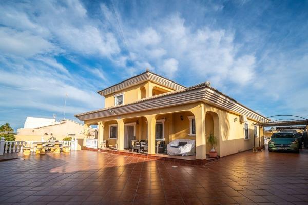 Casa o chalet independiente en Calle San Julián, Puerto Deportivo, Torrevieja photo 4