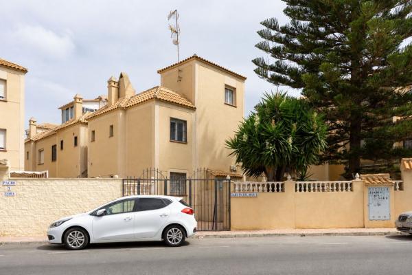Piso en venta en Piso en Calle Francisco Diez Martinez, La Siesta - El Salado - Torreta, Torrevieja, Torrevieja photo 1