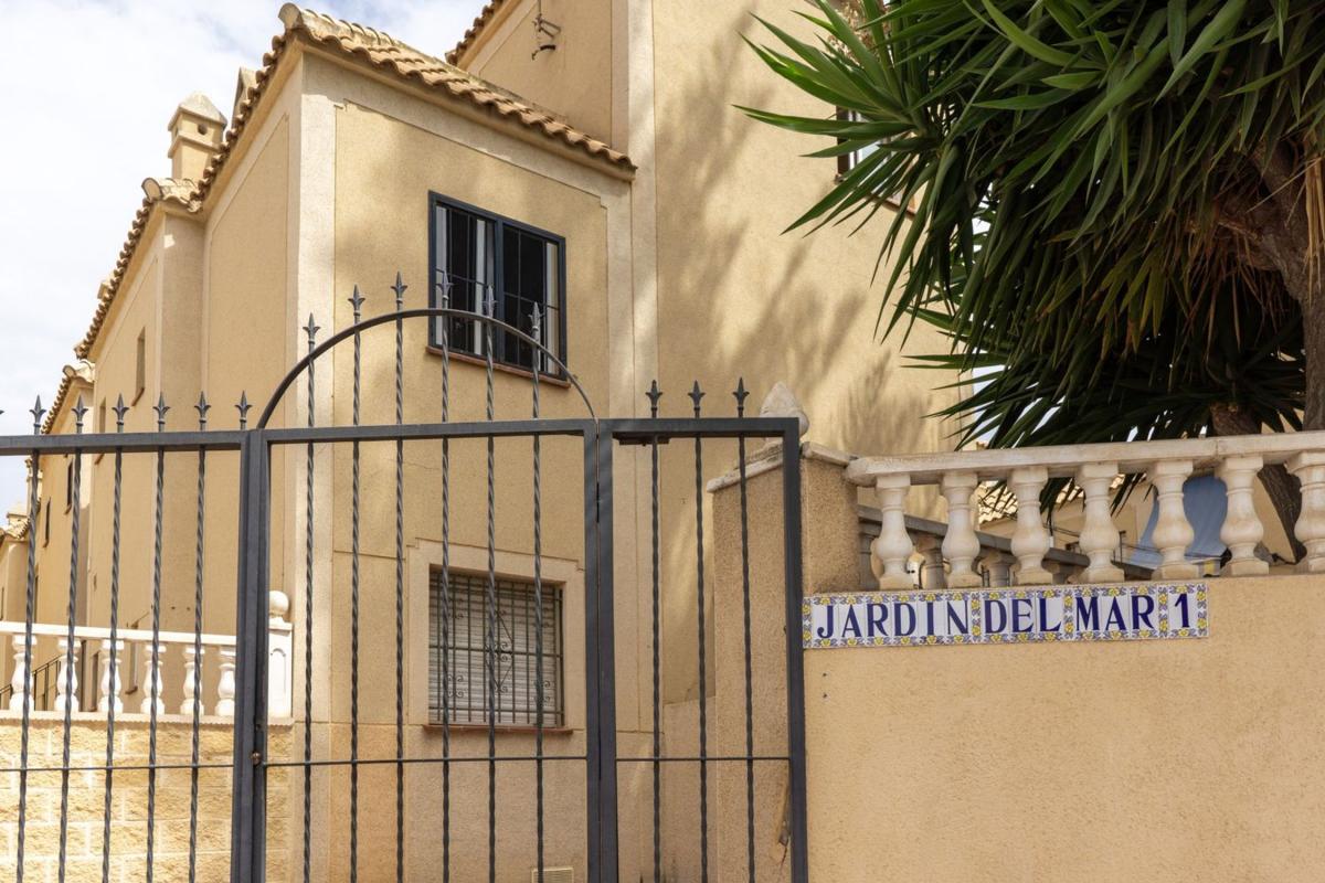 Venta de piso en Piso en Calle Francisco Diez Martinez, La Siesta - El Salado - Torreta, Torrevieja, Torrevieja
photo 2