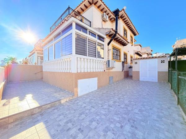 Chalet pareado en Calle Chile, Las Filipinas, Orihuela thumbnail 1