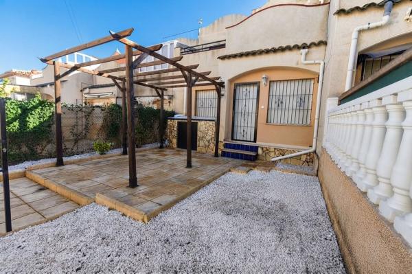 Chalet adosado en Urbanización Lago Jardín 2 M4, Los Balcones - Los Altos del Edén, Torrevieja photo 1