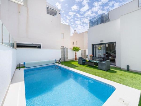 Casa o chalet independiente en Calle Maria San Gil Noain, 5, Parque Acuático - Sector 25, Torrevieja photo 4