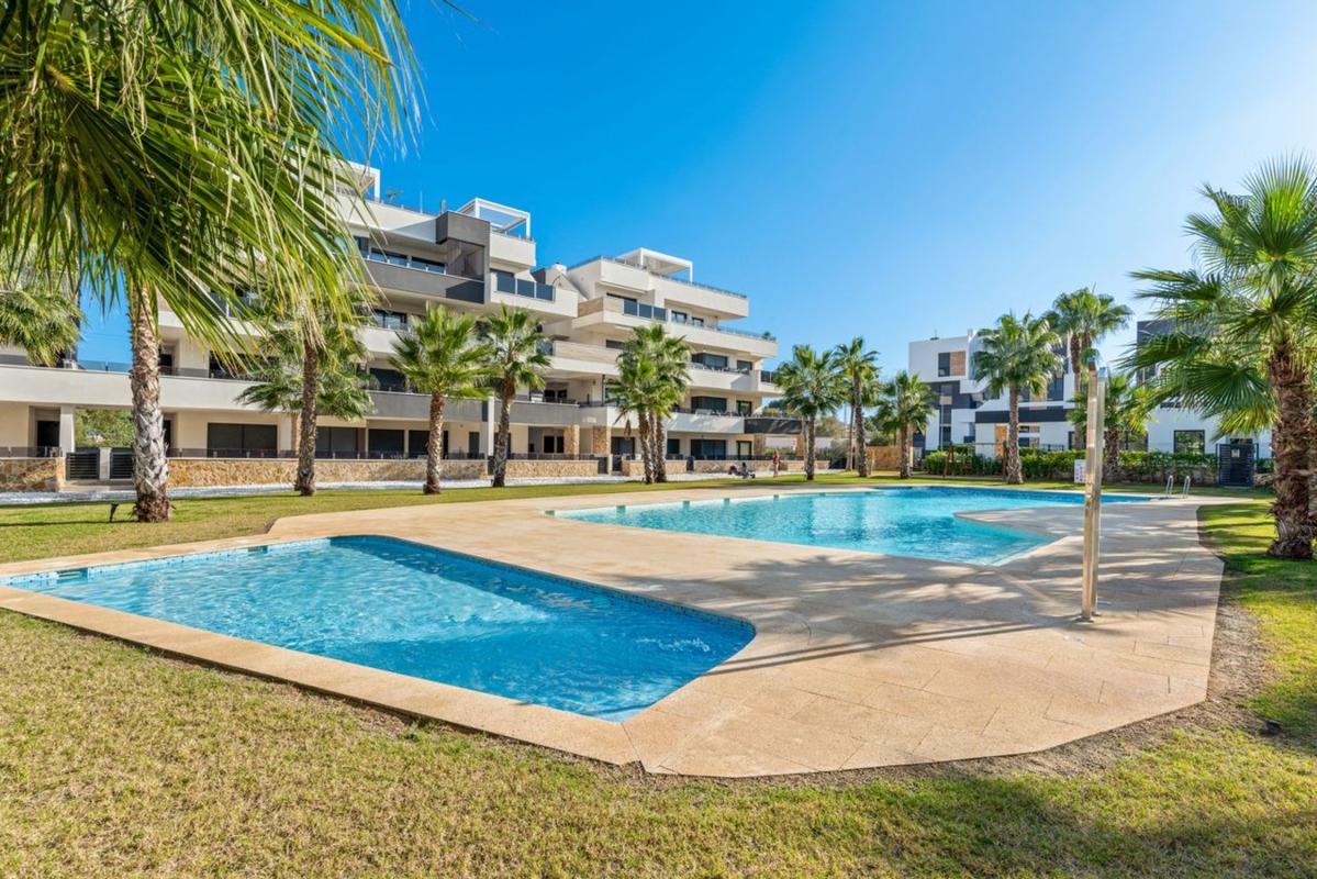 Продажа квартиры на Piso en Polígono F-2 Entre Lago Sol y C, Zona Lago - Los Almendros, Orihuela, Ориуэла
photo 1