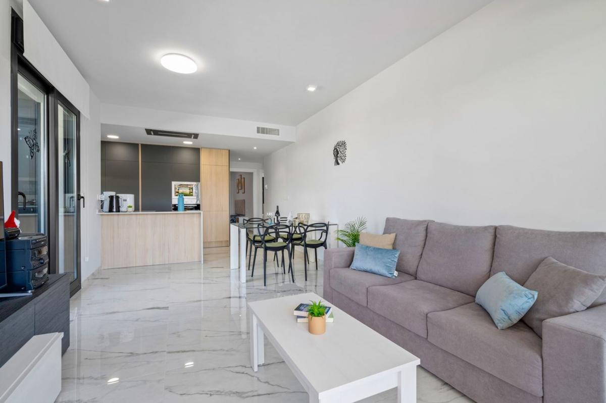 Продажа квартиры на Piso en Polígono F-2 Entre Lago Sol y C, Zona Lago - Los Almendros, Orihuela, Ориуэла
photo 4