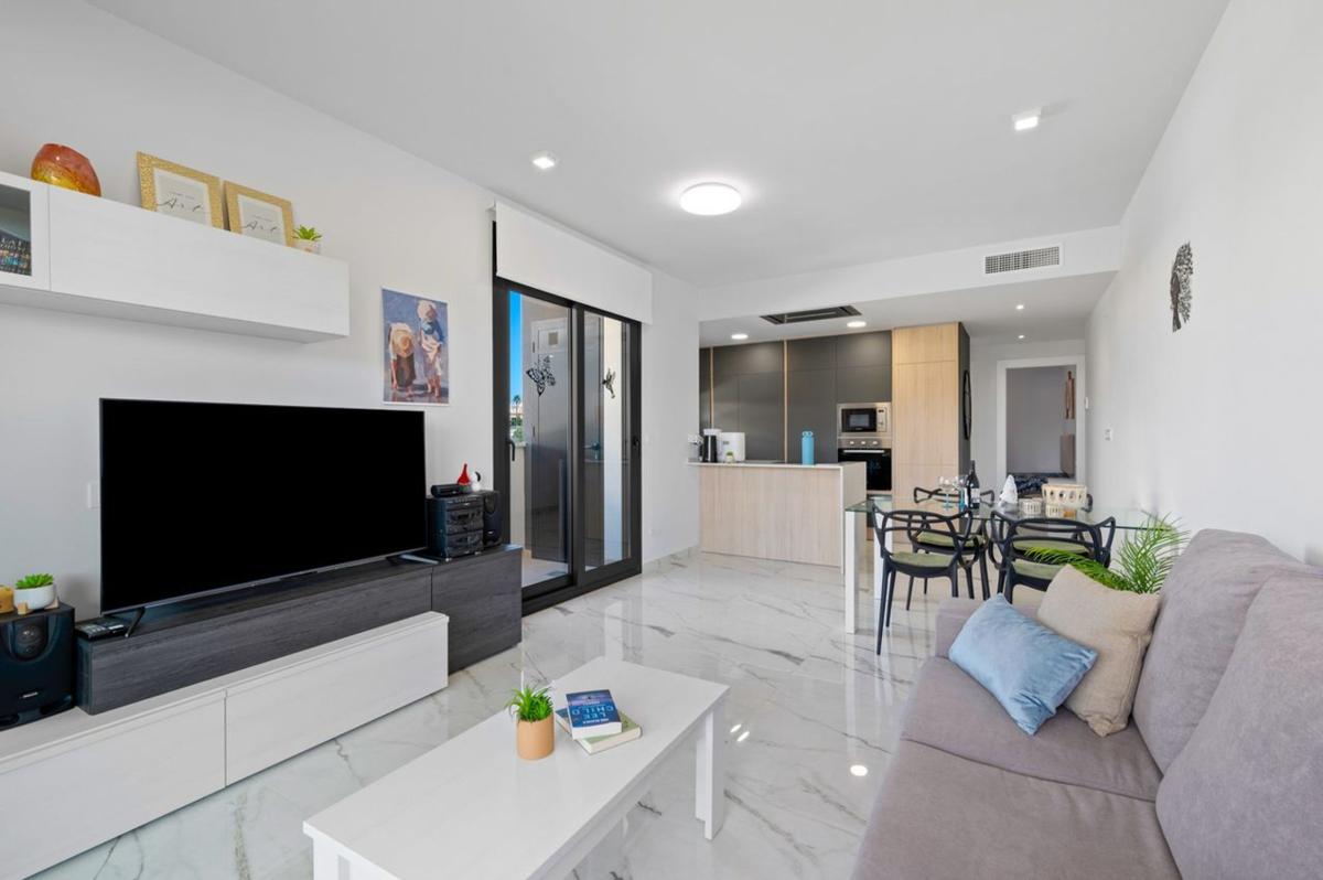 Продажа квартиры на Piso en Polígono F-2 Entre Lago Sol y C, Zona Lago - Los Almendros, Orihuela, Ориуэла
photo 5
