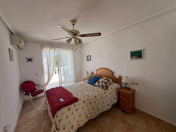Chalet adosado en Calle Zarauz, La Siesta - El Salado - Torreta, Torrevieja thumbnail 2