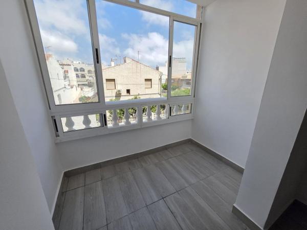 Apartment for sale in Piso en Avenida Habaneras - Curva de Palangre, Torrevieja, Torrevieja thumbnail 3