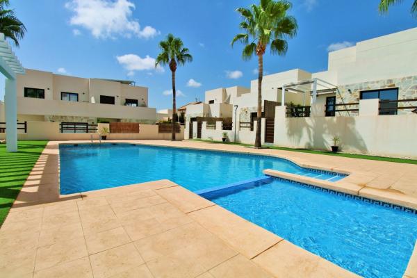 Chalet pareado en Villamartín, Orihuela photo 1